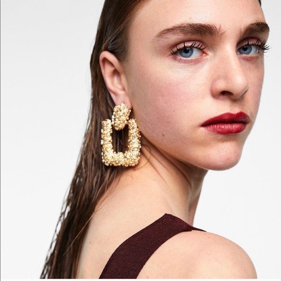 Vintage Style Gold Geometric Textured Drop Earring - Picture 2 of 4